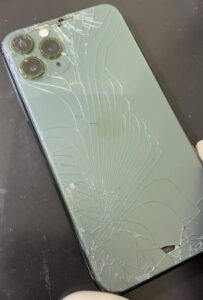 iPhone11Pro 背面割れて水没したので、宮崎市清水で修理
