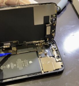 iPhone12の分解写真 宮崎市で即日修理