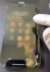 iPhone14Pro画面修理 宮崎市祇園 仮付け写真