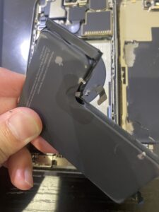 iPhone15Pro バッテリー交換する宮崎市で修理