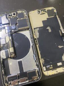iPhone15Pro分解写真 宮崎市内で修理