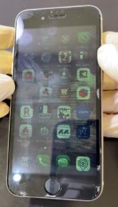 iPhoneSE 宮崎市大字恒久 から20分で来店し20分で修理完了します。